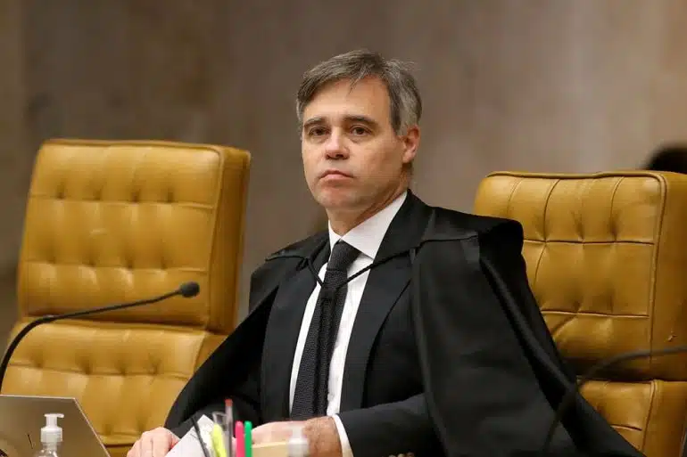 Antes de sessão do STF, Dino pede investigação sobre Mendonça e cita encontro com Vorcaro andre mendonça