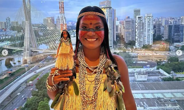boneca barbie indigena