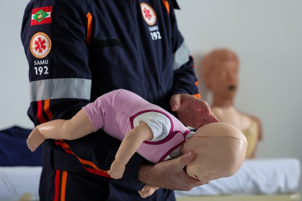veja as causas e tratamento para o engasgo veja as causas e tratamento para o engasgo