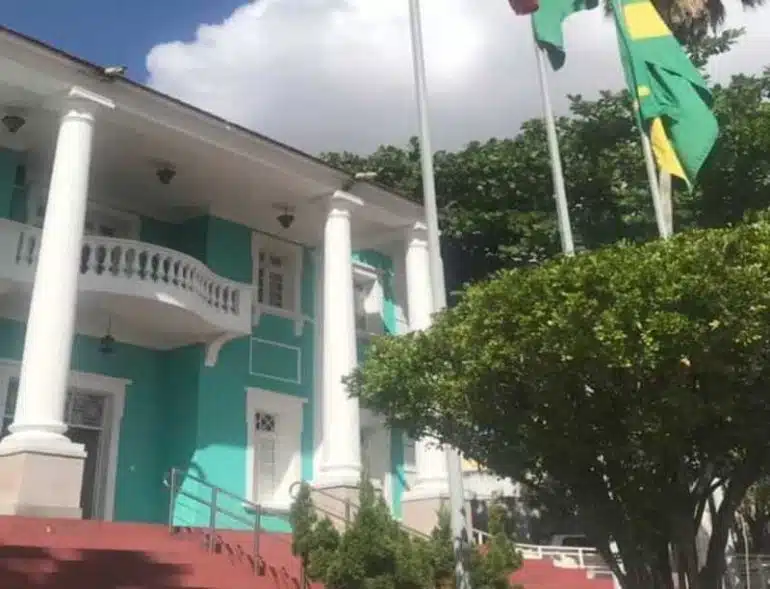 Tensão em convenções, apurações da PF e alerta de vendaval gabinete do prefeito