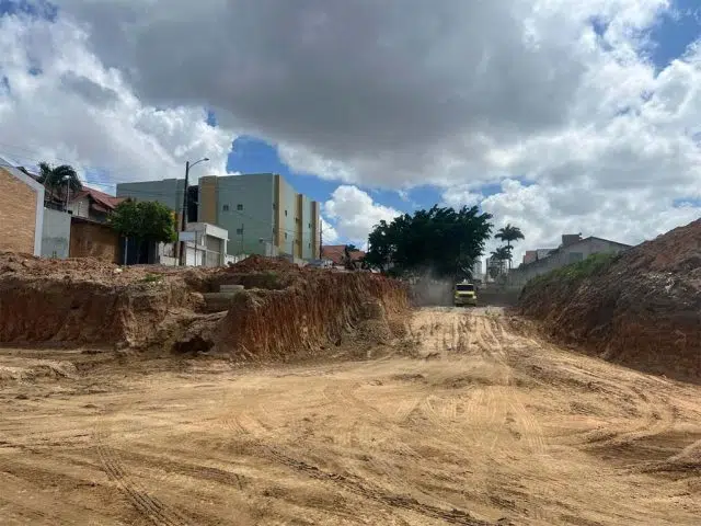 obras avenida félix araújo