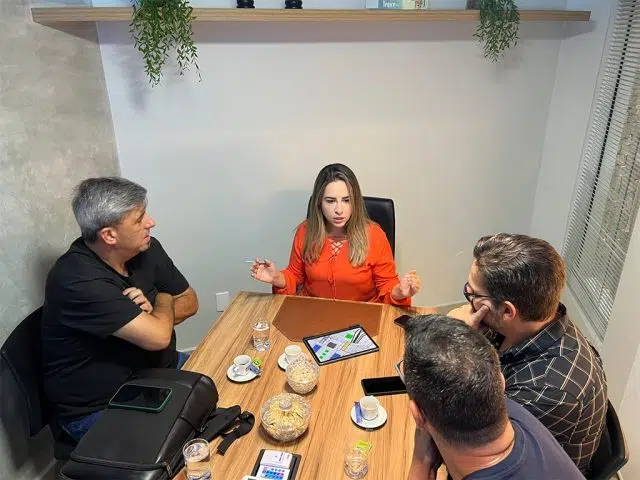 tâmela fama com representantes de treze e campinense
