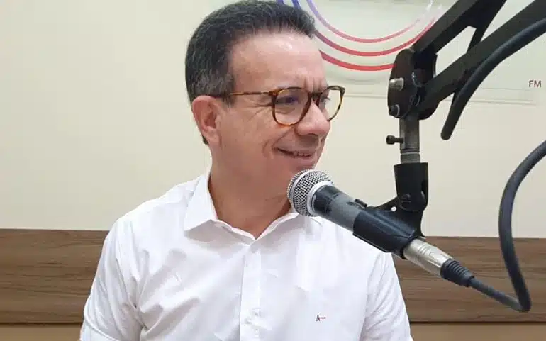 Água com gás causa celulite e traz riscos à saúde? Médico esclarece dúvidas antonio henriques