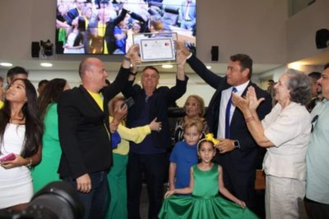 bolsonaro recebe título de cidadão paraibano