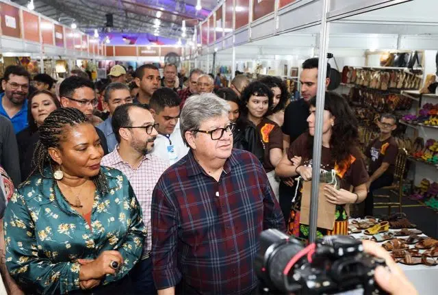 joão azevêdo visita o salão do artesanato em campina grande com a ministra margareth menezes