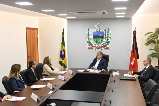 reunião de joão azevêdo com presidente do tre-pb