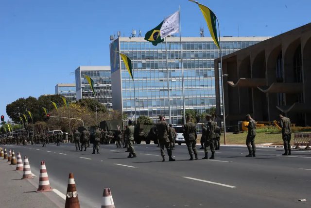 desfile civico-militar