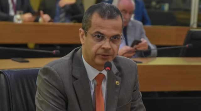 deputado Jutay Meneses