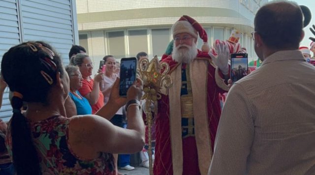 papai noel no hospital de trauma de campina