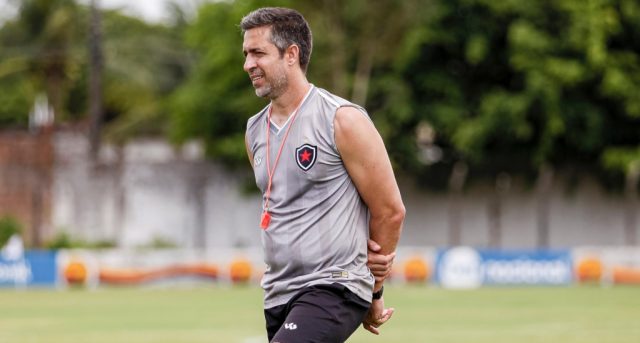 técnico João Burse do botafogo-PB