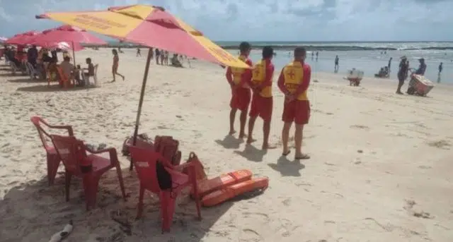 bombeiros na praia