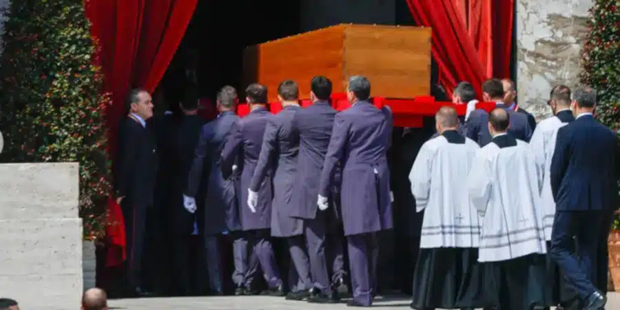papa sepultamento