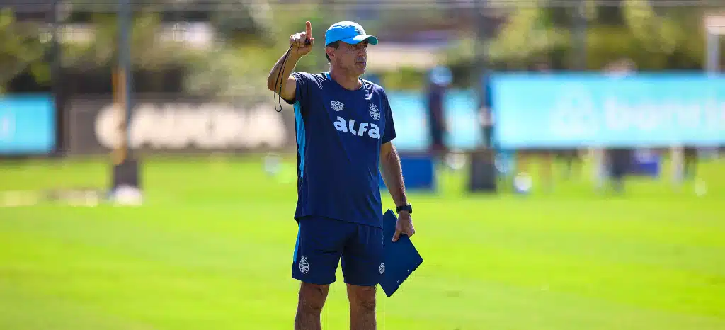 técnico Gustavo Quinteros