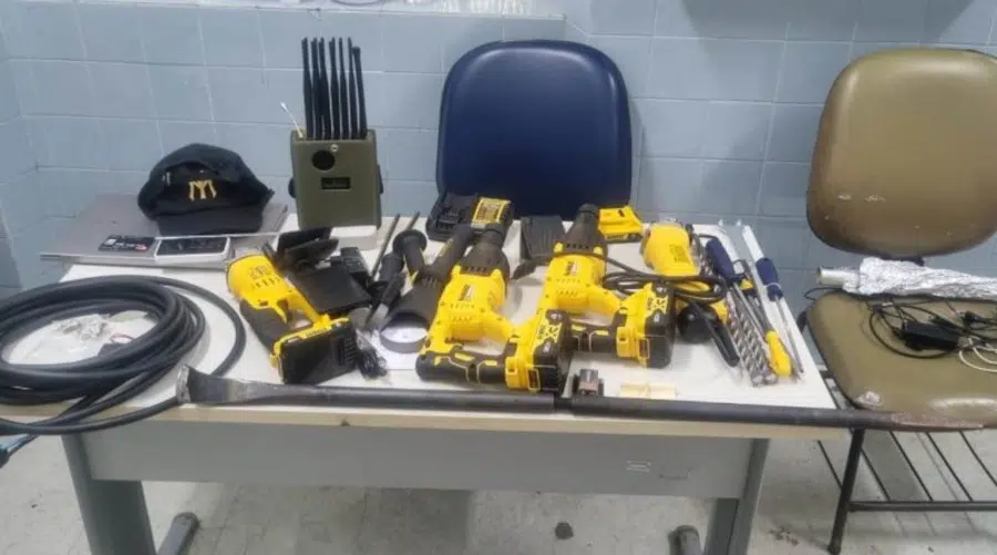 Dupla caixa eletronicos