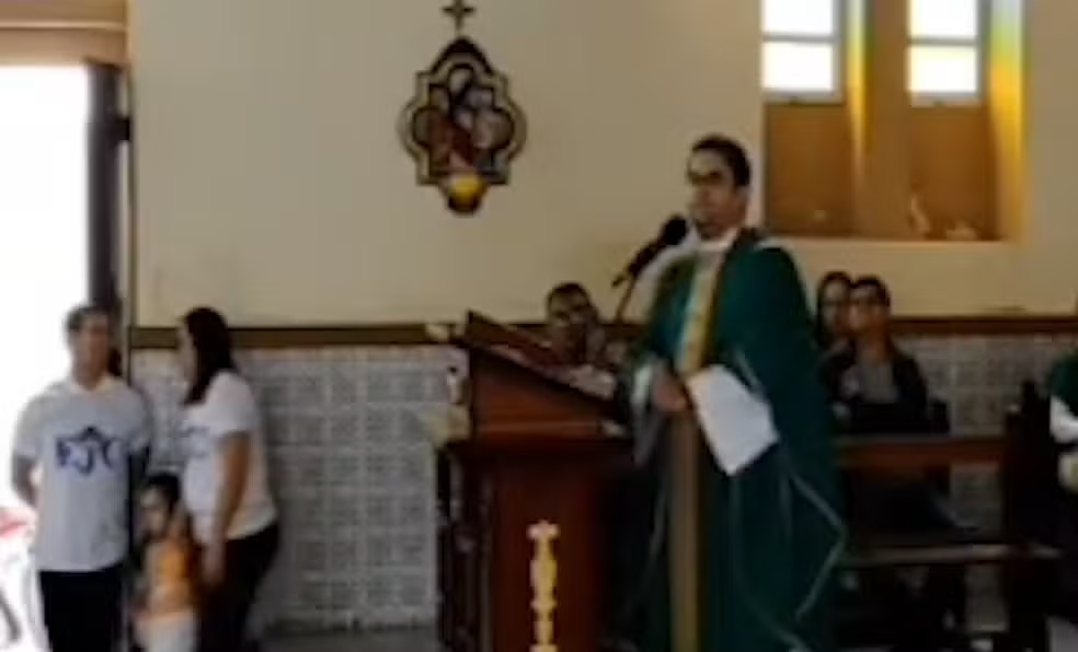 Padre Gil Rosa Família de Preta Gil processa padre por intolerância religiosa