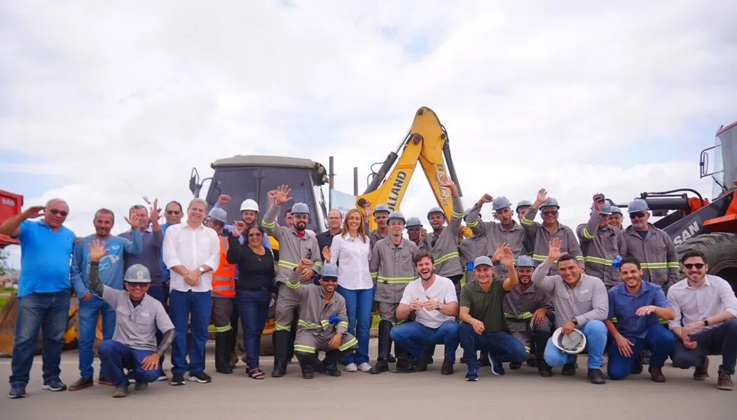 autoridades acompanham inicio das obas do vlt