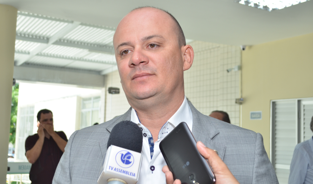 Deputado critica operação que mira emendas e filme de Bolsonaro