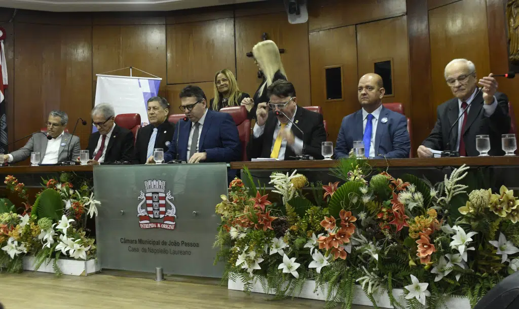 camara e assembleia homenagem