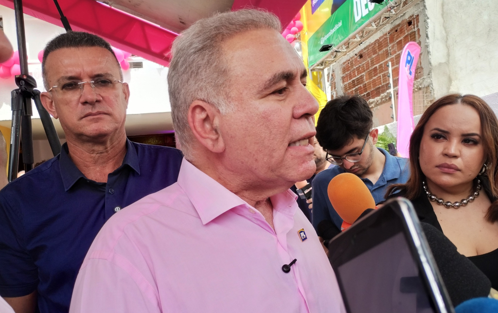 Ex-ministro avalia que Efraim Filho ainda está em transição partidária