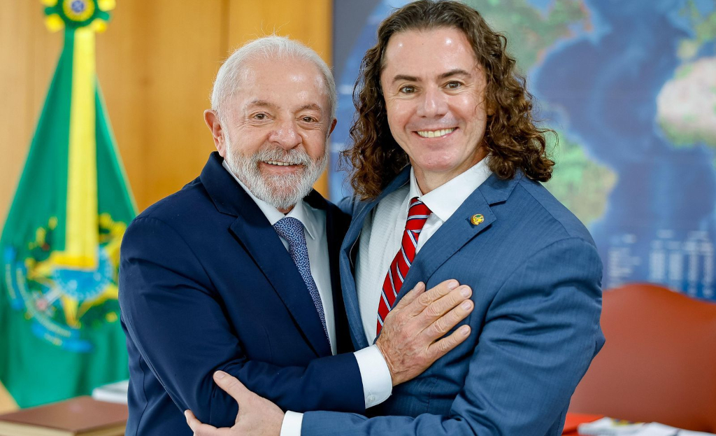 Lula renova compromisso com reeleição de senador paraibano