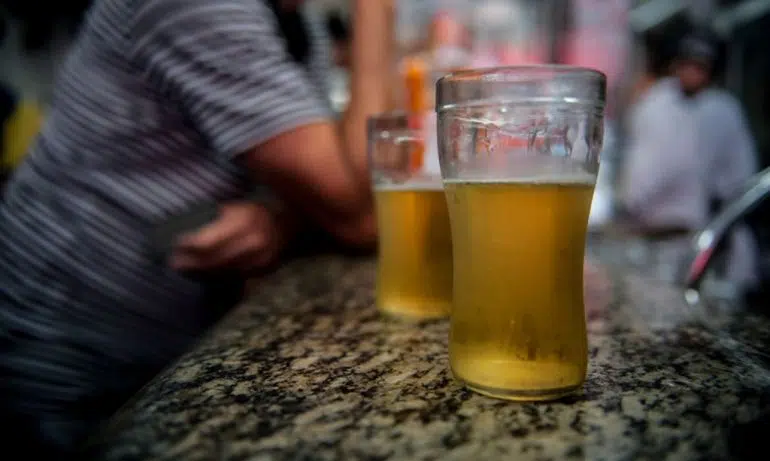 Bebidas com proteínas e fibras viram febre, mas especialistas alertam: vale a pena? cerveja