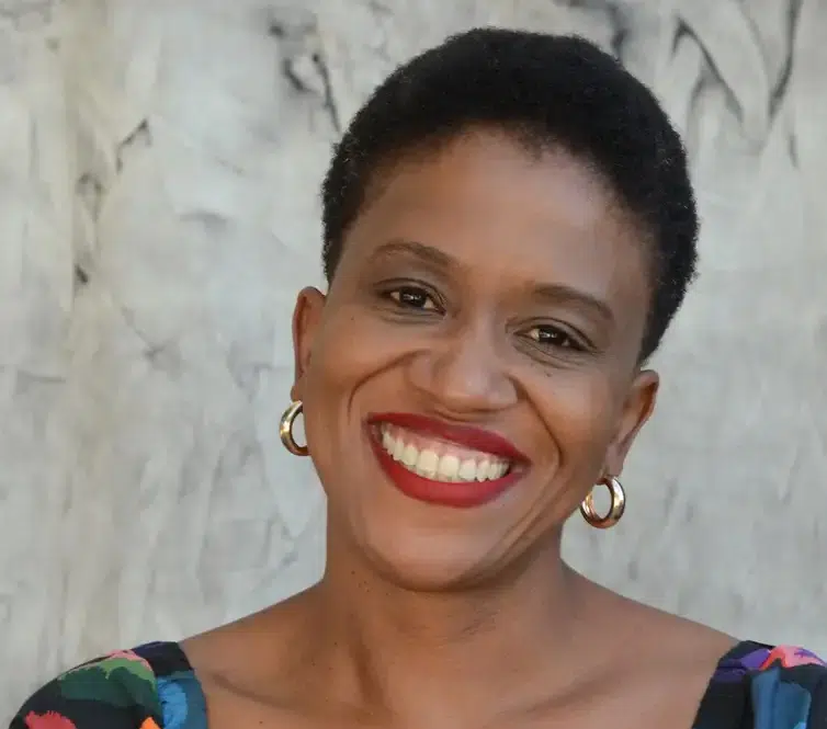 educadora luana tolentino
