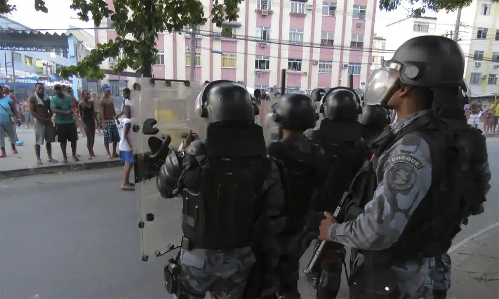 policia em acao no rio de janeiro