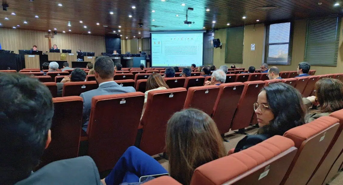 treinamento de juízes e juizas na ferramento minuta ia