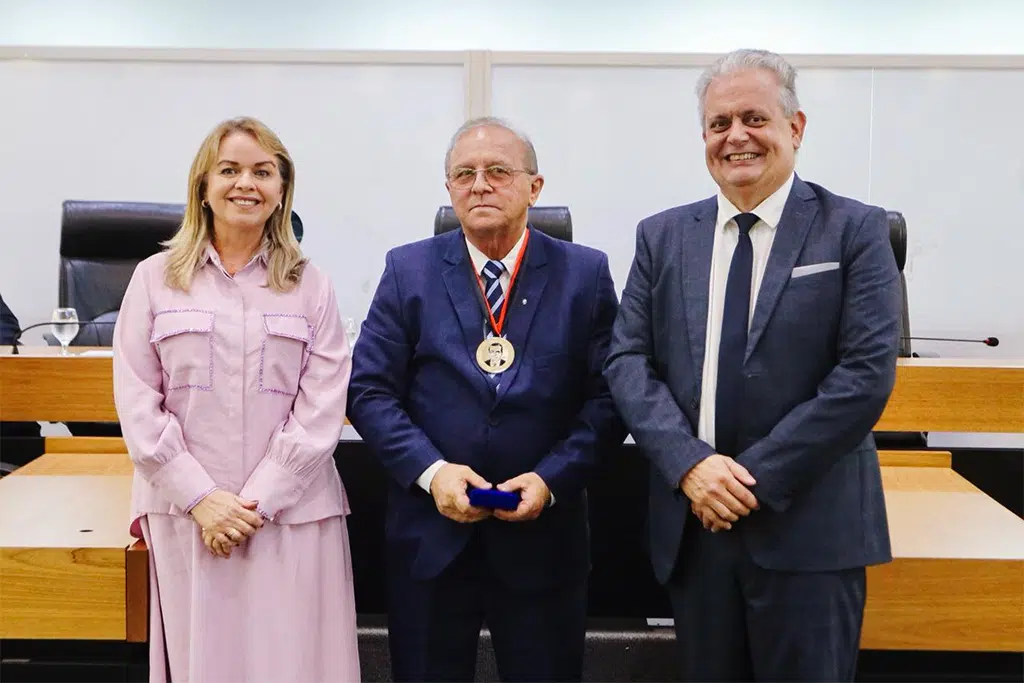 alpb concede medalha ao juiz salvador de oliveira vasconcelos