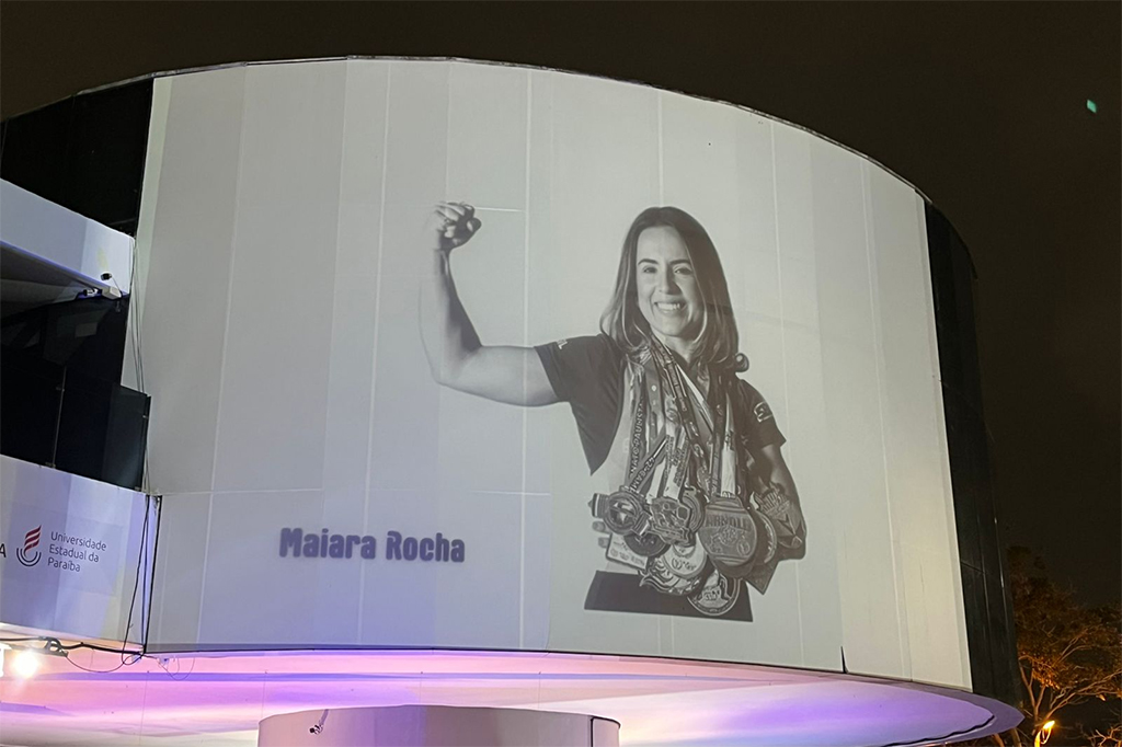Exposição “Anônimos & Famosos” destaca campinense Mayara Rocha