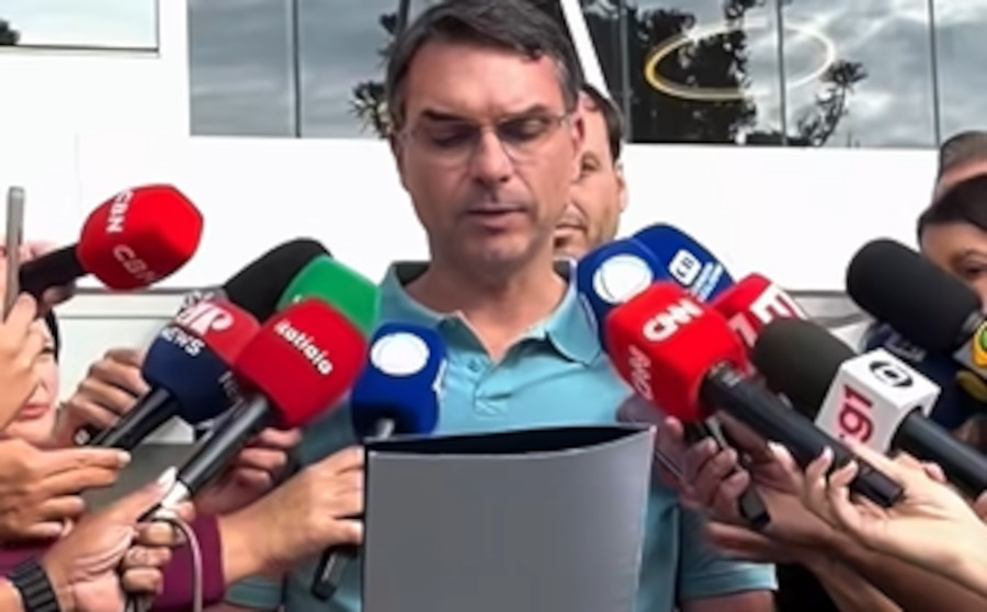 PF conclui que Flávio Bolsonaro cometeu crime de calúnia contra Lula