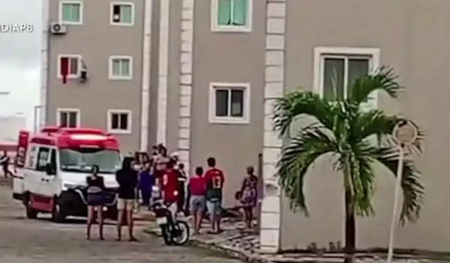 mulher pula predio jp