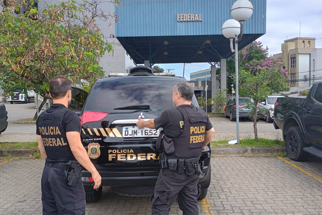 Polícia Federal encontrou 24 armas de fogo ao prender ex-presidente do BRB