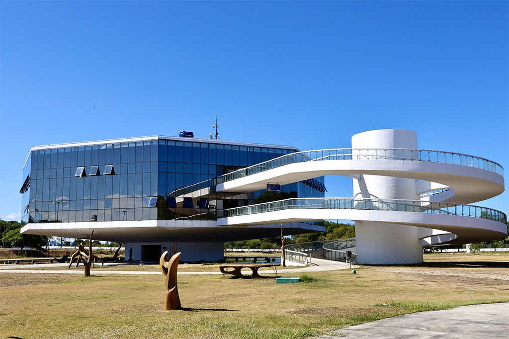 Estação Cabo Branco apresenta exposição da artista plástica Mônica Lia