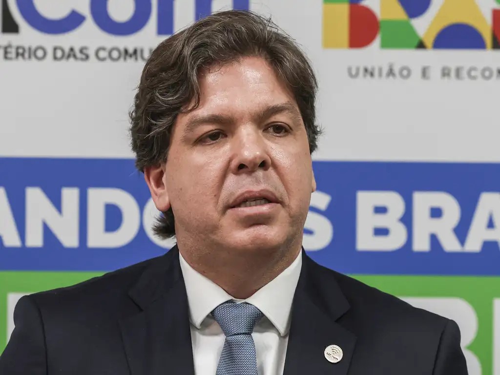 Ministro anuncia ações para ampliar 5G no interior e reduzir preço de aparelhos