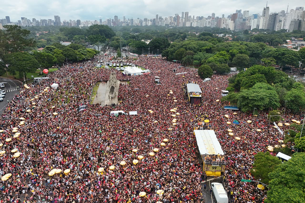 Veja o ´mar de gente´ brincando com Ivete Sangalo em São Paulo