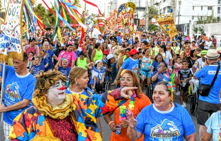 Bloco Portadores da Folia anima prévias em João Pessoa