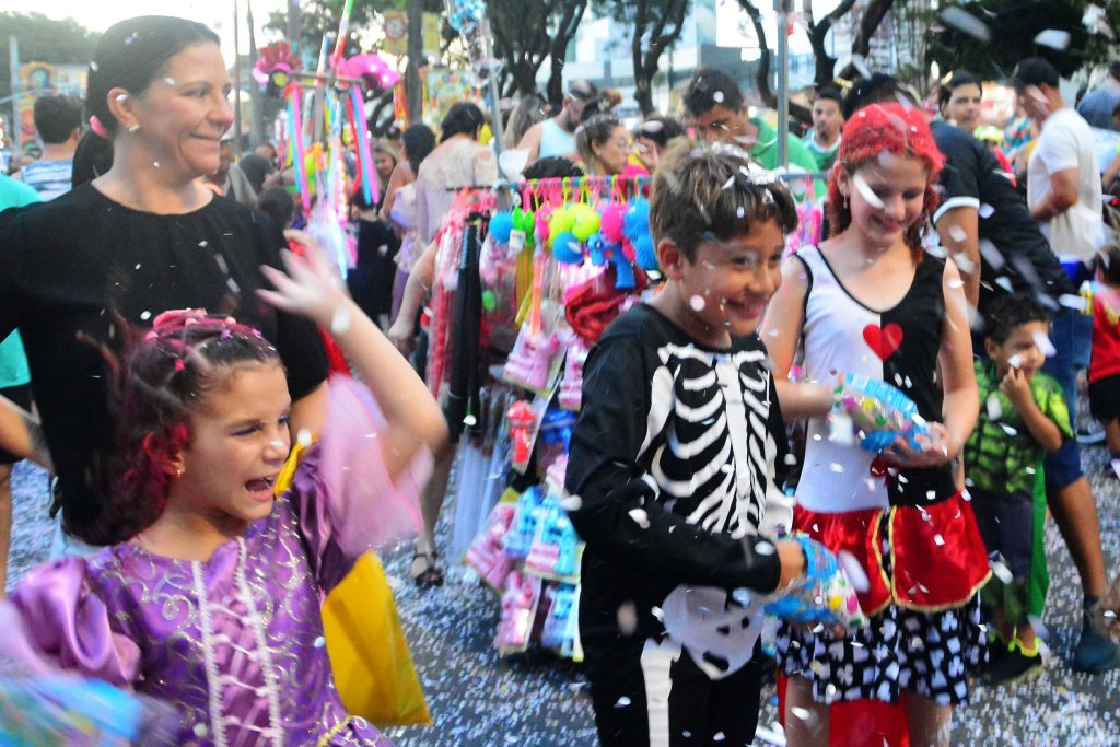 Encontro de gerações em João Pessoa com os blocos Muriçoquinhas e Melhor Idade