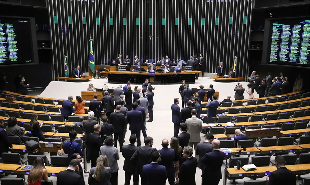 Projeto proíbe uso de recursos da União para hospedagem de luxo de autoridades