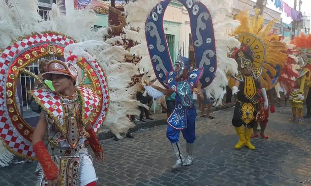 história de como nasce uma troça de Olinda”