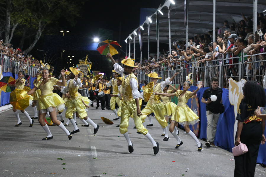 Público lota arquibancadas no segundo dia do Carnaval Tradição de João Pessoa