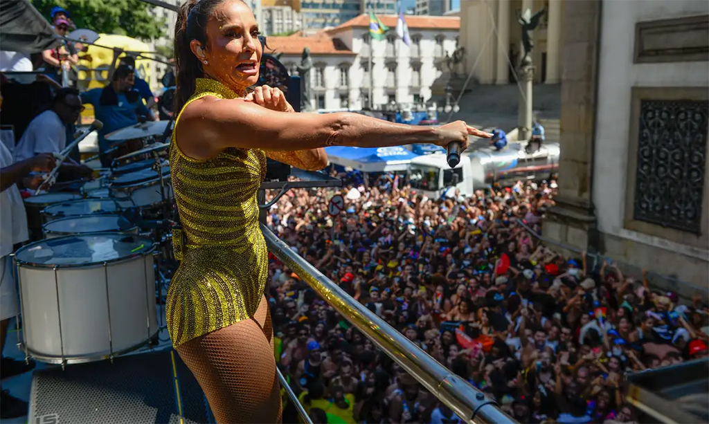 Mais de 500 mil foliões acompanham no Rio megabloco de Ivete Sangalo