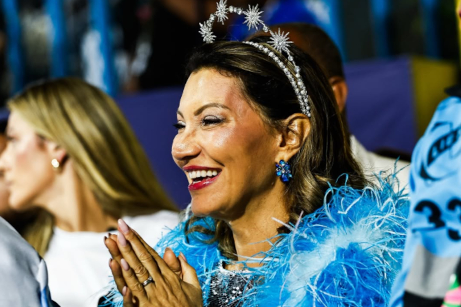 Presidente da escola Acadêmicos de Niterói: Lula chorou com samba