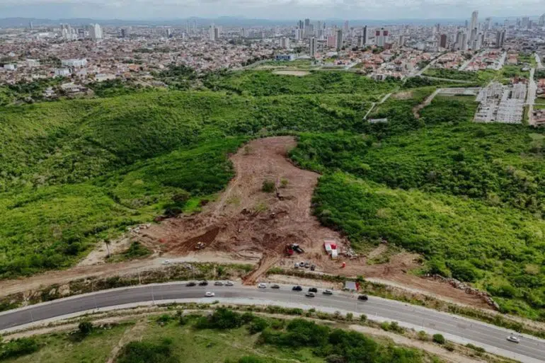 Lucas Ribeiro inspeciona em Campina as obras da avenida Floriano Peixoto lucas ribeiro inspeciona obras em campina grande