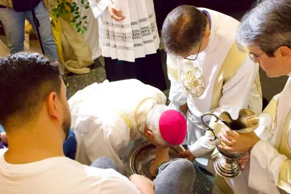 Dom Dulcênio destaca despedida de Jesus: dor e esperança LAVA PES PASCOM CG