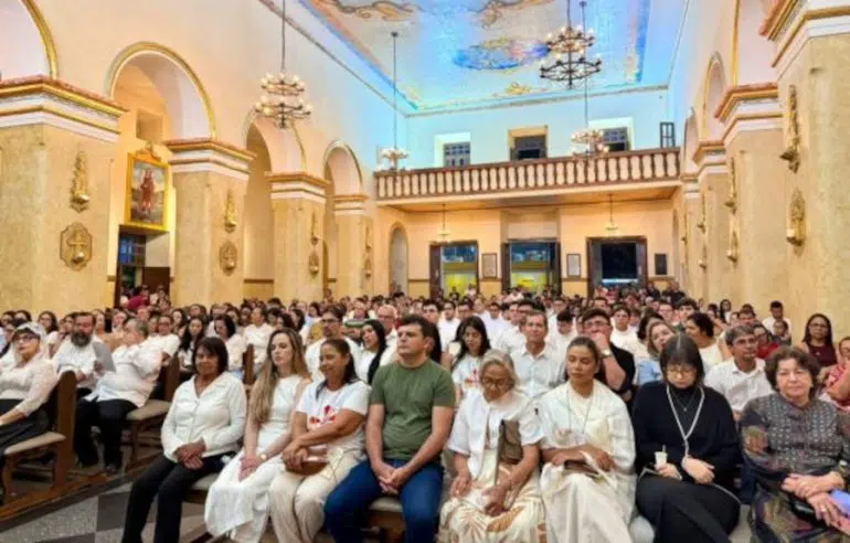 Dom Dulcênio na Vigília: a vitória não é retorno ao passado, mas plenitude catedral pascoa pascom cg