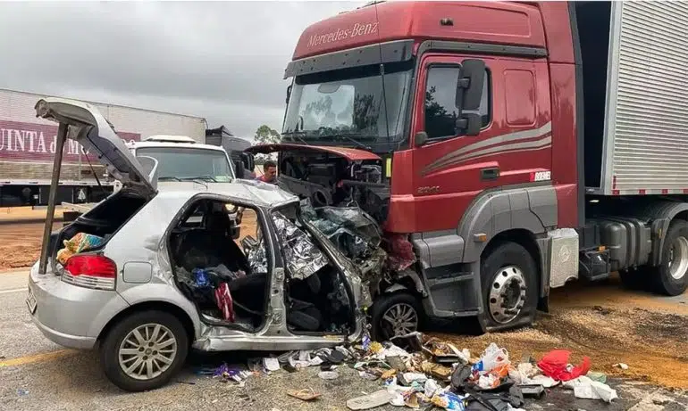 Acidentes com mortes e livro sobre o Papa Francisco; leia o resumo do dia colisao na br 251 deixa 5 pessoas mortas