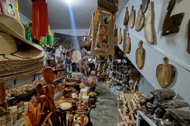 Comércio de decoração junina começa a ganhar força na Feira Central de Campina Grande decoracao junina2