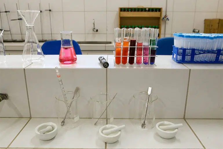 PMJP investe em laboratórios de Ciências na rede municipal de ensino laboratorio de ciencias jp rede municipal de ensino