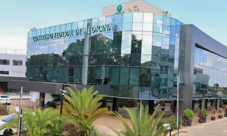Investigações, reviravoltas nas eleições e turismo em alta: resumo da quinta-feira conselho federal de medicina